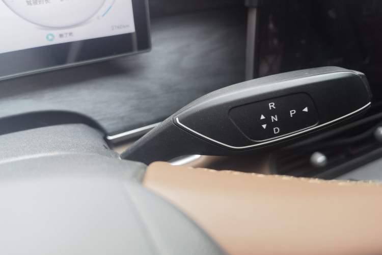 Used Chery Tiggo 9 2026 Model 9X 2.0T Automatic Two-Wheel Drive Prestige Edition Gear Lever