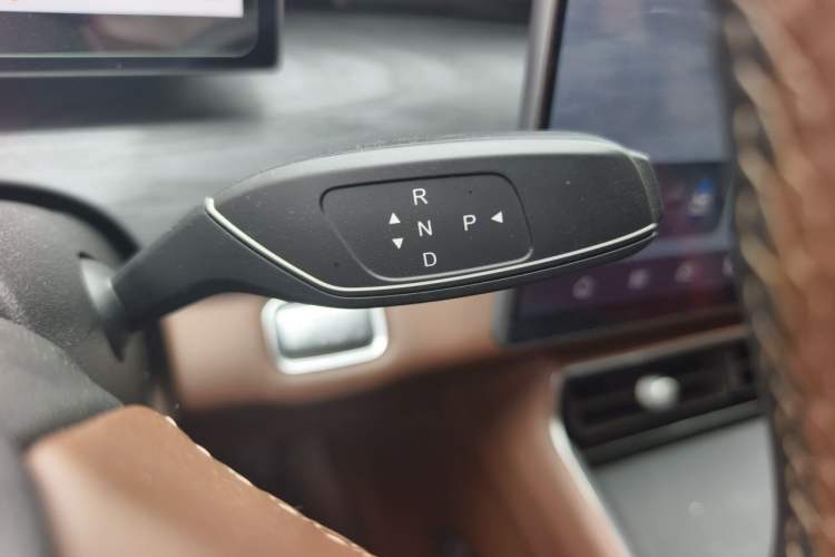 Used Chery Tiggo 9 2026 Model 9X 2.0T Automatic Two-Wheel Drive Navigation Edition Gear Lever