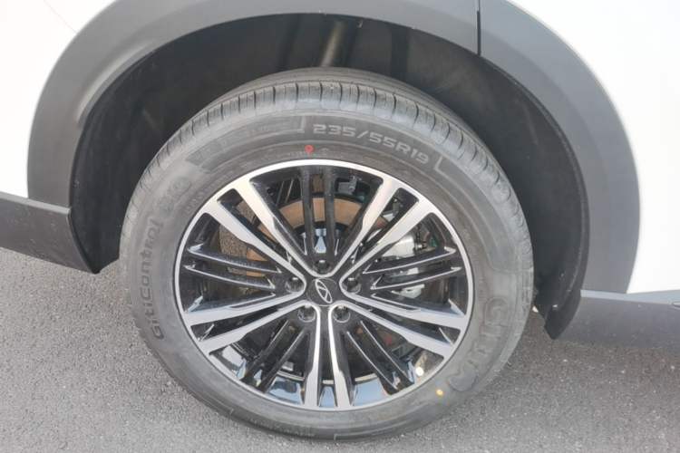 Used Chery Tiggo 9 2026 Model 9X 2.0T Automatic Two-Wheel Drive Luxury Edition Right Rear Wheel Hub