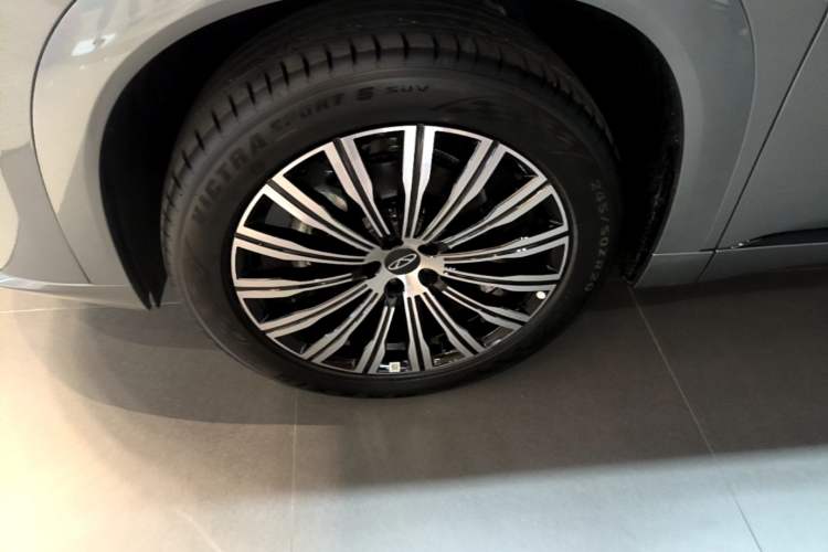 Used Chery Tiggo 9 - 2027 2.0T Dual-Clutch Two-Wheel Drive Luxury Edition Left Front Wheel Hub