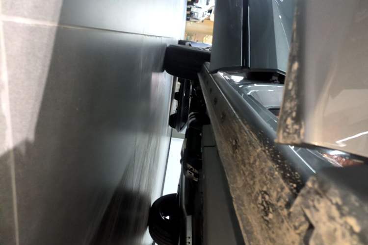 Used Chery Tiggo 9 - 2027 2.0T Dual-Clutch Two-Wheel Drive Luxury Edition Right Side Sill