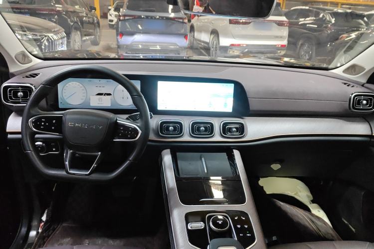 Used Chery Tiggo 9 C-DM 2025 1.5T 106KM Ultra-Comfort Version 7 Seats Lithium Iron Phosphate Center Console