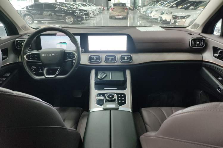 Used Chery Tiggo 9 C-DM 2025 1.5T 106KM Enjoy Edition 5 Seats Lithium-Ion Battery Center Console