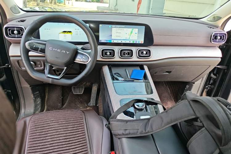 Used Chery Tiggo 9 C-DM 2025 1.5T 106KM Enjoy Edition 5 Seats Lithium-Ion Battery Center Console