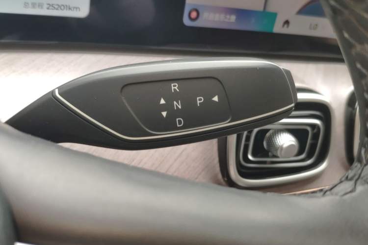 Used Chery Tiggo 9 C-DM 2025 1.5T 106KM Ultra-Comfort Edition 5 Seats Lithium-NMC Gear Lever