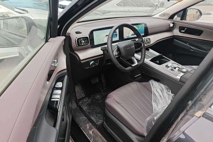Used Chery Tiggo 9 C-DM 2025 1.5T 106KM Enjoy Edition 5 Seats Lithium Iron Phosphate Interior 2