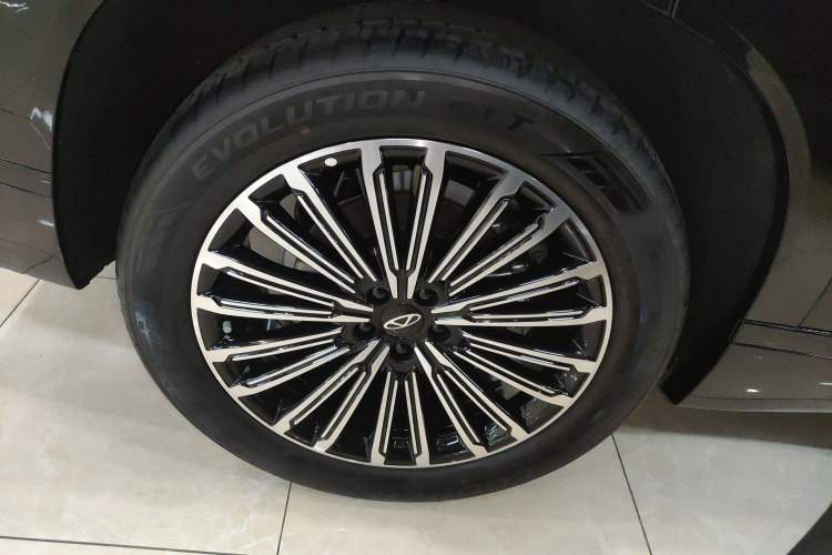 Used Chery Tiggo 9 C-DM 2025 1.5T 106KM Ultra-Enjoyment Version 5 Seats Lithium Iron Phosphate Right Rear Wheel Hub