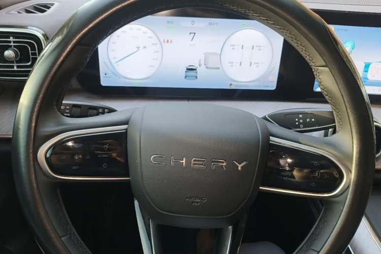 Used Chery Tiggo 9 C-DM 2025 1.5T 106KM Enjoy Edition 5 Seats Lithium-Ion Battery Steering Wheel