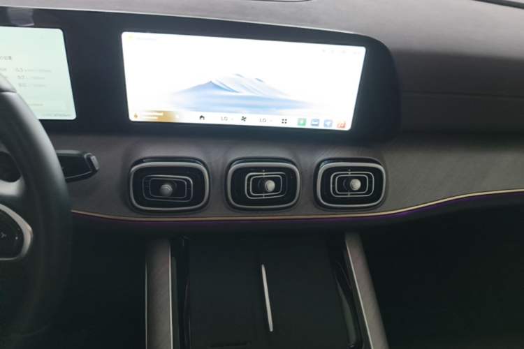 Used Chery Tiggo 9 C-DM 2025 1.5T 106KM Ultra-Comfort Edition 5 Seats Lithium-NMC Audio And AC Panel