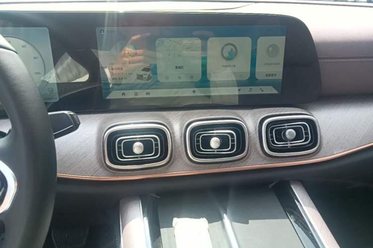Used Chery Tiggo 9 C-DM 2025 1.5T 106KM Ultra-Comfort Edition 5 Seats Lithium-NMC Audio And AC Panel