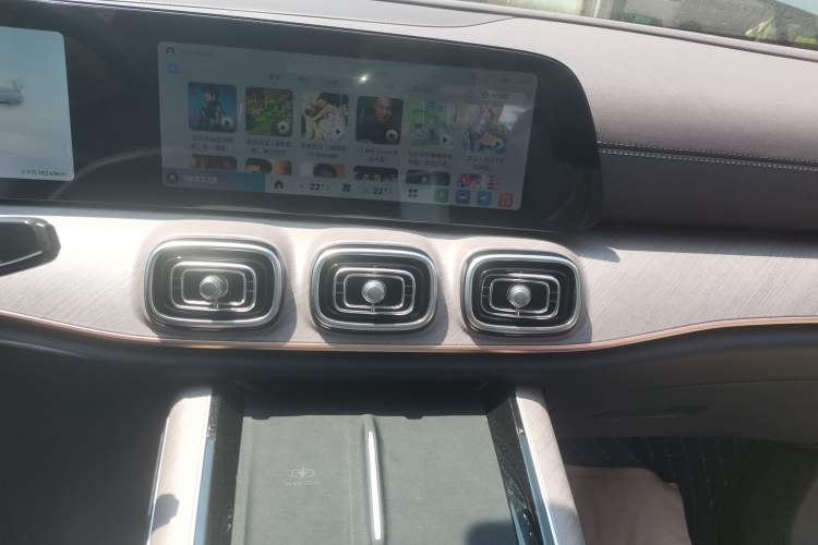 Used Chery Tiggo 9 C-DM 2025 1.5T 106KM Enjoy Edition 5 Seats Lithium-Ion Battery Audio And AC Panel