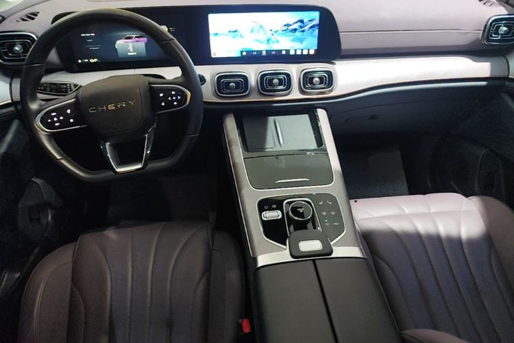 Used Chery Tiggo 9 C-DM 2025 1.5T 106KM Ultra-Comfort Edition 5 Seats Lithium-NMC Center Console