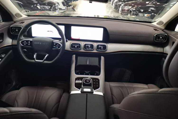 Used Chery Tiggo 9 C-DM 2025 1.5T 106KM Ultra-Enjoyment Version 5 Seats Lithium Iron Phosphate Center Console