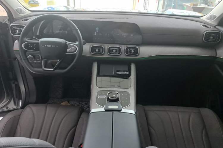Used Chery Tiggo 9 C-DM 2025 1.5T 106KM Ultra-Comfort Edition 5 Seats Lithium-NMC Center Console