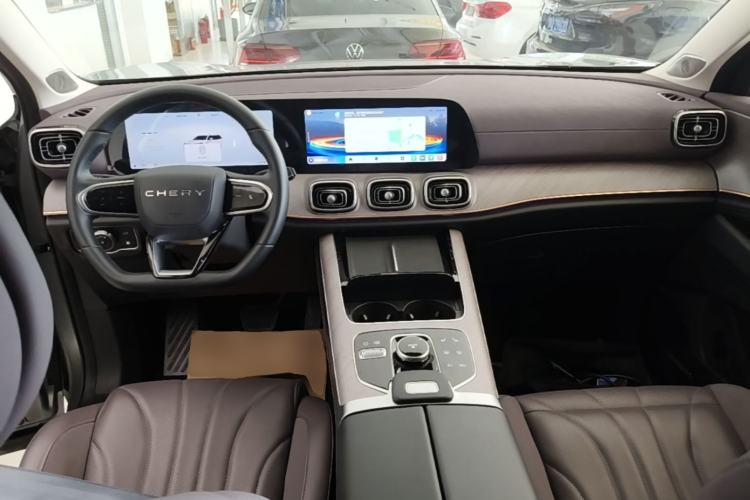 Used Chery Tiggo 9 C-DM 2025 1.5T 106KM Ultra-Enjoyment Version 5 Seats Lithium Iron Phosphate Center Console