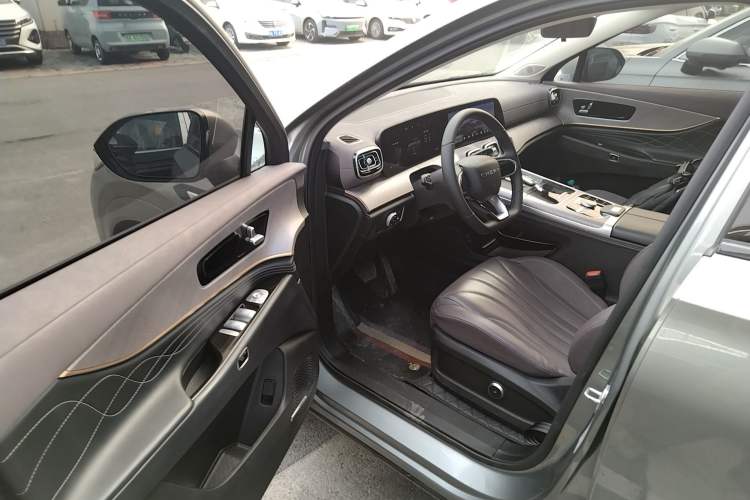 Used Chery Tiggo 9 C-DM 2025 1.5T 106KM Ultra-Comfort Edition 5 Seats Lithium-NMC Driver Seat