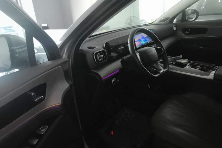 Used Chery Tiggo 9 C-DM 2025 1.5T 106KM Ultra-Comfort Edition 5 Seats Lithium-NMC Interior 3