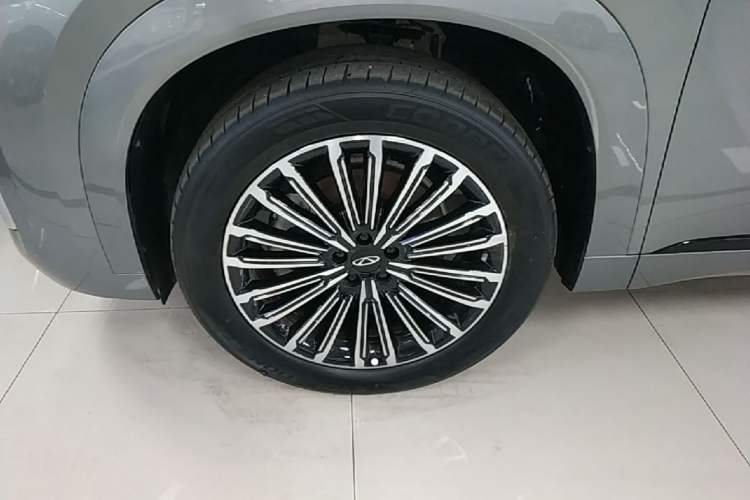 Used Chery Tiggo 9 C-DM 2025 1.5T 106KM Ultra-Comfort Edition 5 Seats Lithium-NMC Left Front Wheel Hub