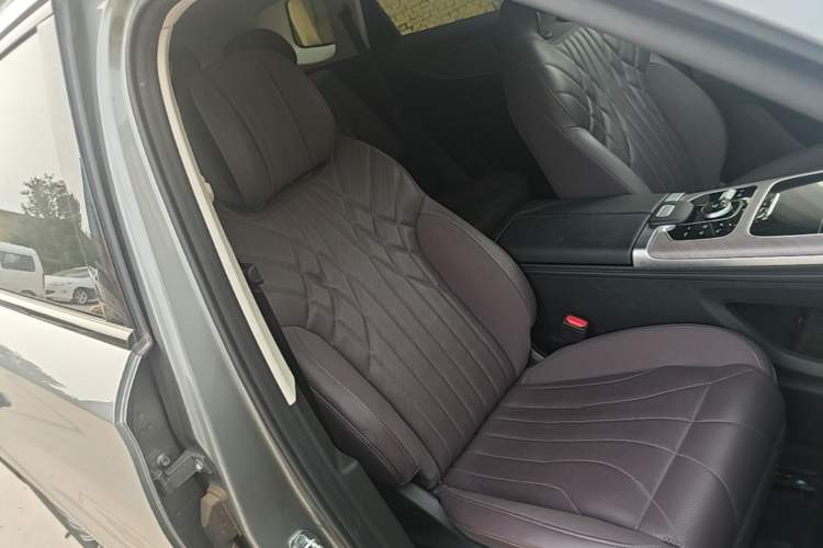 Used Chery Tiggo 9 C-DM 2025 1.5T 106KM Ultra-Comfort Edition 5 Seats Lithium-NMC Right Front Seat