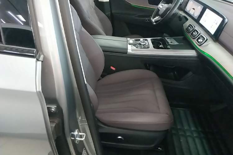 Used Chery Tiggo 9 C-DM 2025 1.5T 106KM Ultra-Comfort Edition 5 Seats Lithium-NMC Right Front Seat