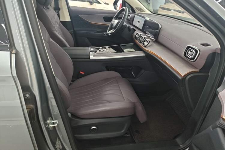 Used Chery Tiggo 9 C-DM 2025 1.5T 106KM Ultra-Comfort Edition 5 Seats Lithium-NMC Right Front Seat