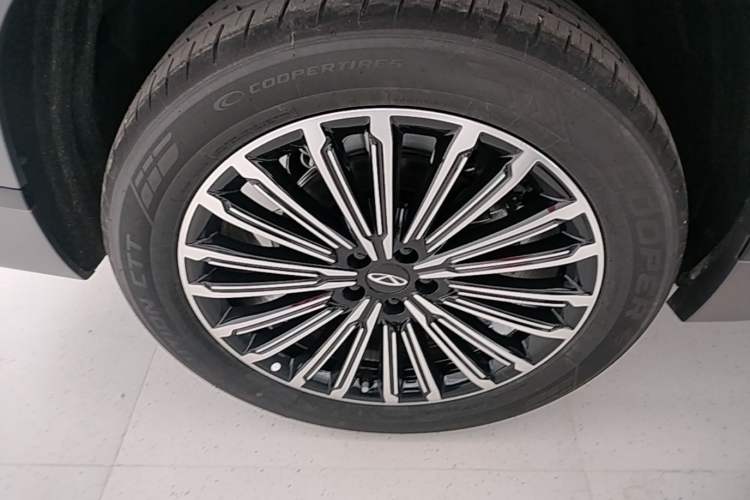 Used Chery Tiggo 9 C-DM 2025 1.5T 106KM Ultra-Comfort Edition 5 Seats Lithium-NMC Right Rear Wheel Hub