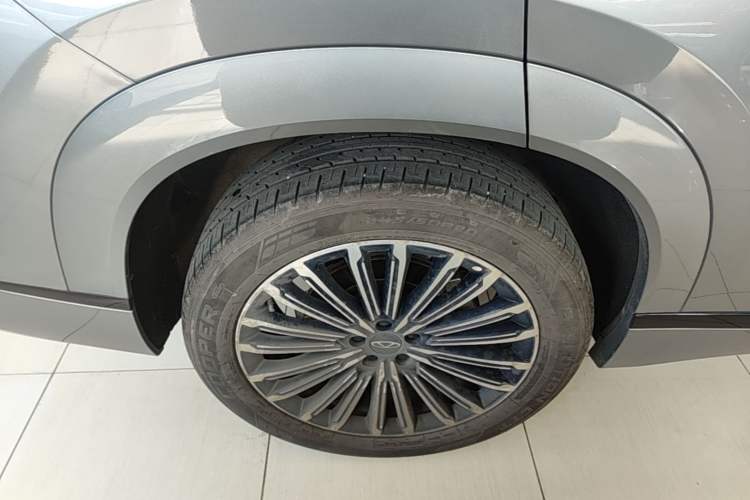 Used Chery Tiggo 9 C-DM 2025 1.5T 106KM Ultra-Comfort Edition 5 Seats Lithium-NMC Right Rear Wheel Hub