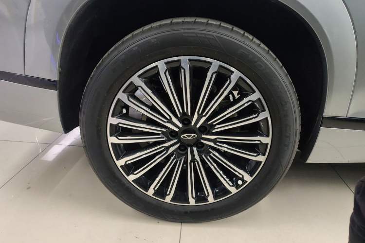 Used Chery Tiggo 9 C-DM 2025 1.5T 106KM Ultra-Comfort Edition 5 Seats Lithium-NMC Right Rear Wheel Hub