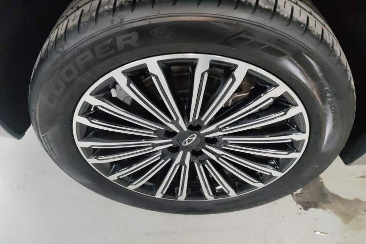 Used Chery Tiggo 9 C-DM 2025 1.5T 106KM Ultra-Comfort Edition 5 Seats Lithium-NMC Right Rear Wheel Hub
