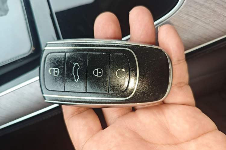 Used Chery Tiggo 9 C-DM 2025 1.5T 106KM Ultra-Comfort Edition 5 Seats Lithium-NMC Vehicle Key