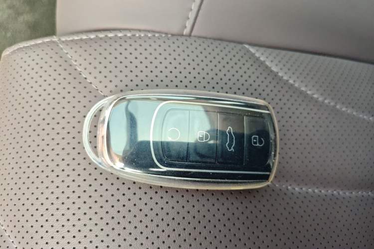 Used Chery Tiggo 9 C-DM 2025 1.5T 106KM Ultra-Comfort Edition 5 Seats Lithium-NMC Vehicle Key