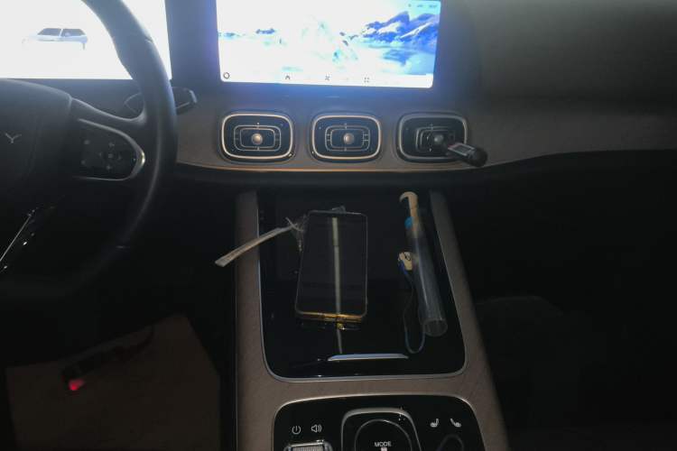 Used Chery Tiggo 9 C-DM 2025 1.5T 106KM Ultra-Comfort Edition 5 Seats Lithium-NMC Audio And AC Panel
