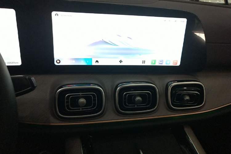 Used Chery Tiggo 9 C-DM 2025 1.5T 106KM Ultra-Comfort Edition 5 Seats Lithium-NMC Audio And AC Panel