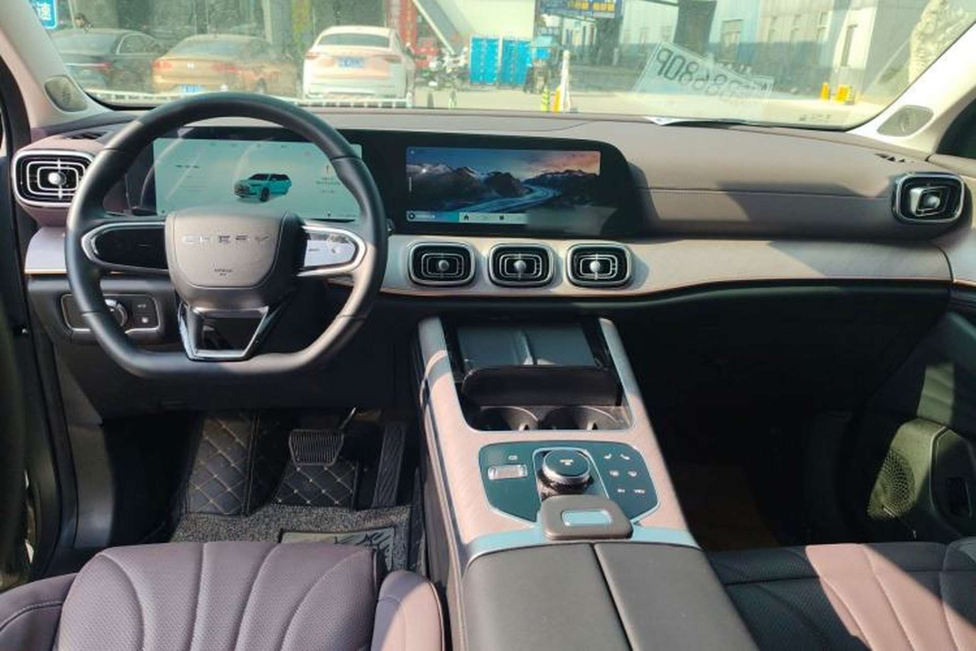Used Chery Tiggo 9 C-DM 2025 1.5T 106KM Ultra-Comfort Edition 5 Seats Lithium-NMC Center Console