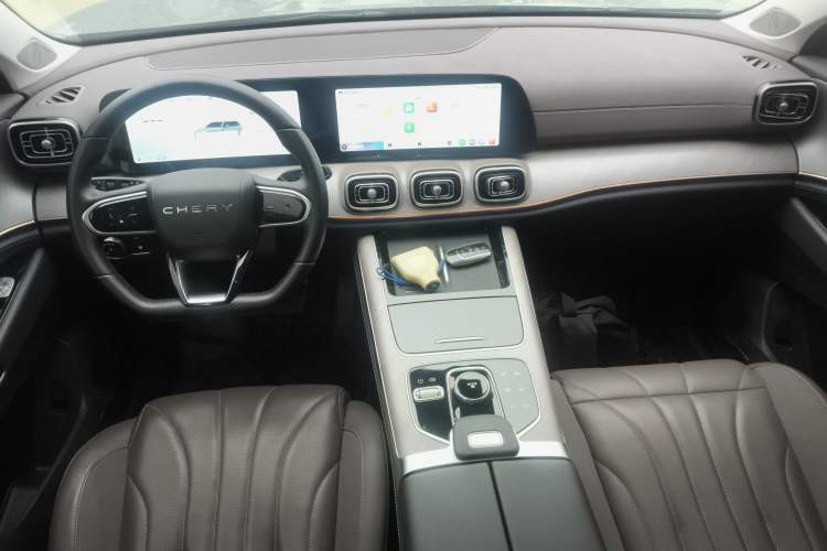 Used Chery Tiggo 9 C-DM 2025 1.5T 106KM Ultra-Comfort Edition 5 Seats Lithium-NMC Center Console