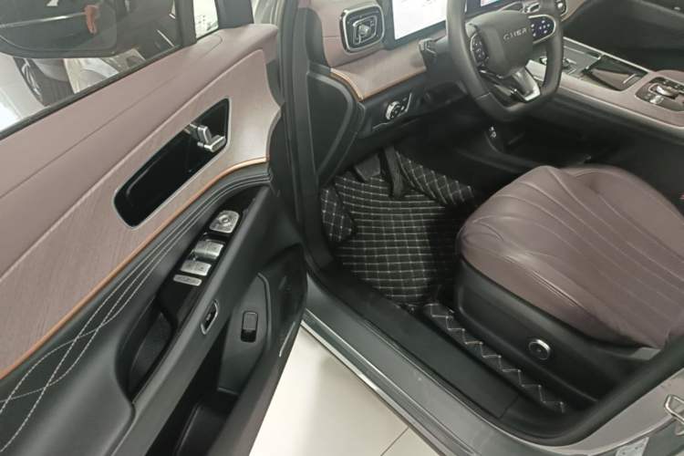 Used Chery Tiggo 9 C-DM 2025 1.5T 106KM Ultra-Comfort Edition 5 Seats Lithium-NMC Driver Seat