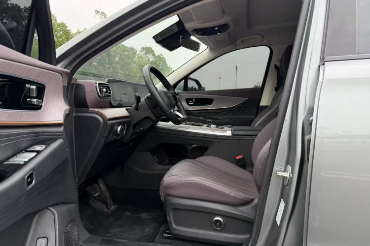 Used Chery Tiggo 9 C-DM 2025 1.5T 106KM Ultra-Comfort Edition 5 Seats Lithium-NMC Interior 2