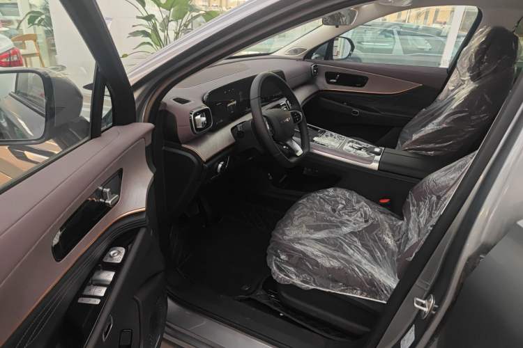 Used Chery Tiggo 9 C-DM 2025 1.5T 106KM Enjoy Edition 5 Seats Lithium Iron Phosphate Interior 2