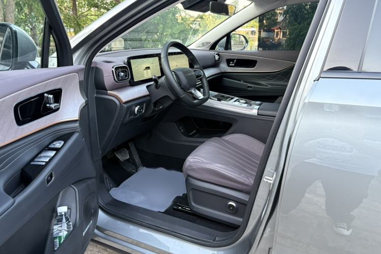 Used Chery Tiggo 9 C-DM 2025 1.5T 106KM Ultra-Comfort Edition 5 Seats Lithium-NMC Interior 2