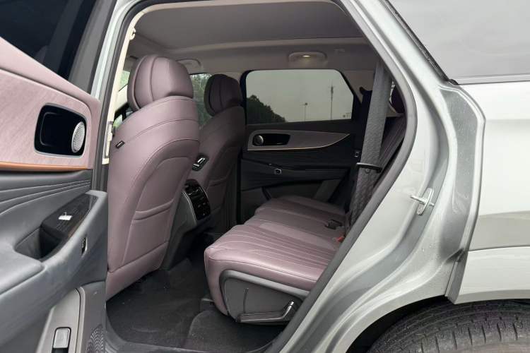 Used Chery Tiggo 9 C-DM 2025 1.5T 106KM Ultra-Comfort Edition 5 Seats Lithium-NMC Interior 3