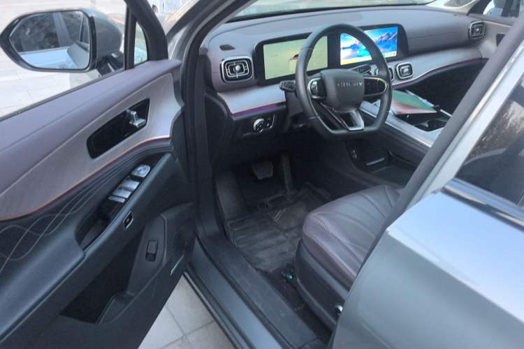Used Chery Tiggo 9 C-DM 2025 1.5T 106KM Ultra-Comfort Edition 5 Seats Lithium-NMC Interior 3