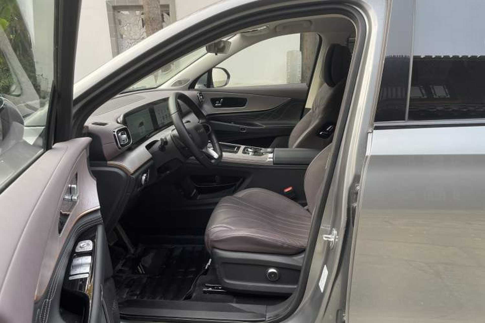 Used Chery Tiggo 9 C-DM 2025 1.5T 106KM Ultra-Comfort Edition 5 Seats Lithium-NMC Interior 4