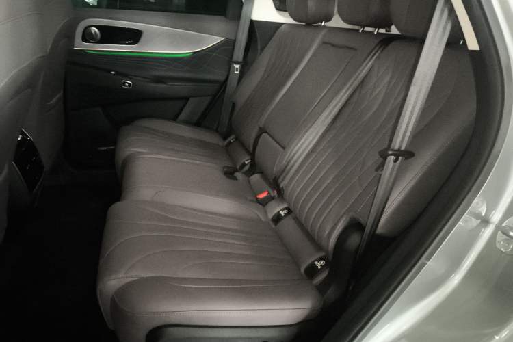 Used Chery Tiggo 9 C-DM 2025 1.5T 106KM Ultra-Comfort Edition 5 Seats Lithium-NMC Interior 4