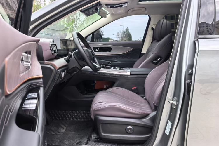 Used Chery Tiggo 9 C-DM 2025 1.5T 106KM Ultra-Comfort Edition 5 Seats Lithium-NMC Interior 4