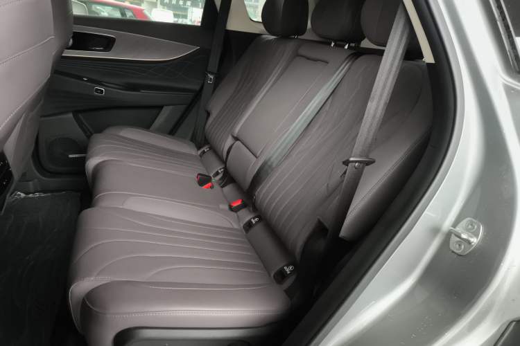 Used Chery Tiggo 9 C-DM 2025 1.5T 106KM Ultra-Comfort Edition 5 Seats Lithium-NMC Interior 4