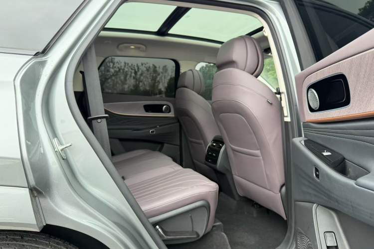 Used Chery Tiggo 9 C-DM 2025 1.5T 106KM Ultra-Comfort Edition 5 Seats Lithium-NMC Interior 5