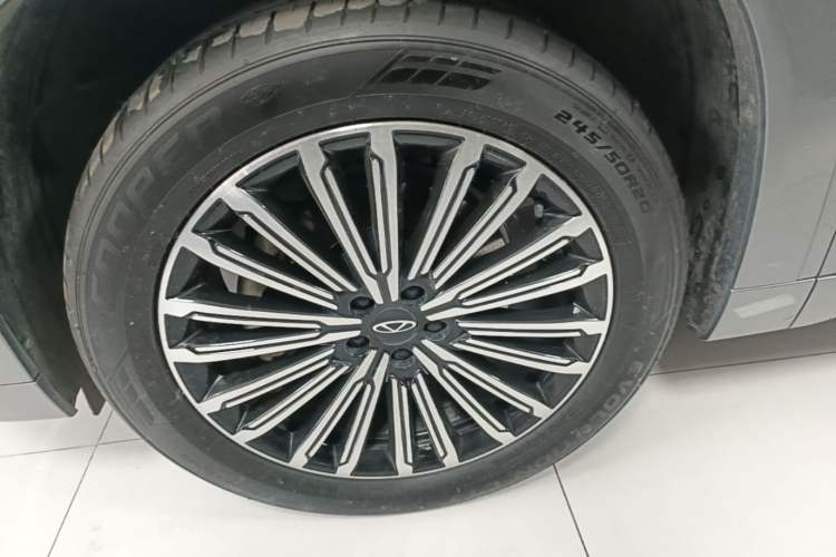 Used Chery Tiggo 9 C-DM 2025 1.5T 106KM Ultra-Comfort Edition 5 Seats Lithium-NMC Left Front Wheel Hub