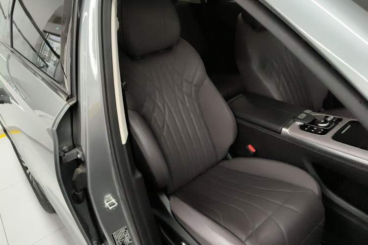 Used Chery Tiggo 9 C-DM 2025 1.5T 106KM Ultra-Comfort Edition 5 Seats Lithium-NMC Right Front Seat