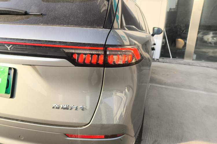 Used Chery Tiggo 9 C-DM 2025 1.5T 106KM Ultra-Comfort Edition 5 Seats Lithium-NMC Right Rear Taillight