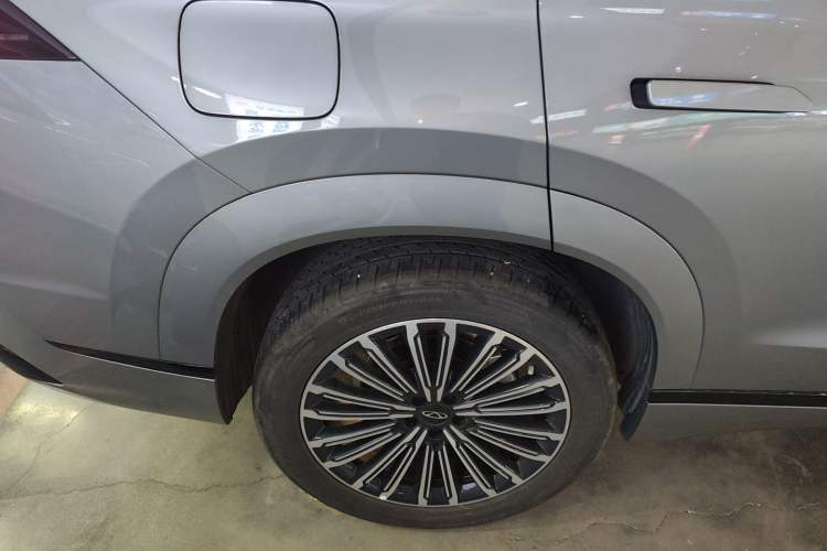 Used Chery Tiggo 9 C-DM 2025 1.5T 106KM Ultra-Comfort Edition 5 Seats Lithium-NMC Right Rear Wheel Hub
